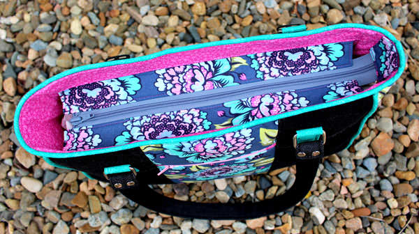 Recessed zipper on the teal Tula Pink Goin' Uptown Tote - Andrie Designs